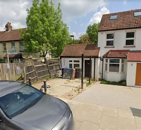 Quiet area with essential amenities. . Private landlords enfield dss